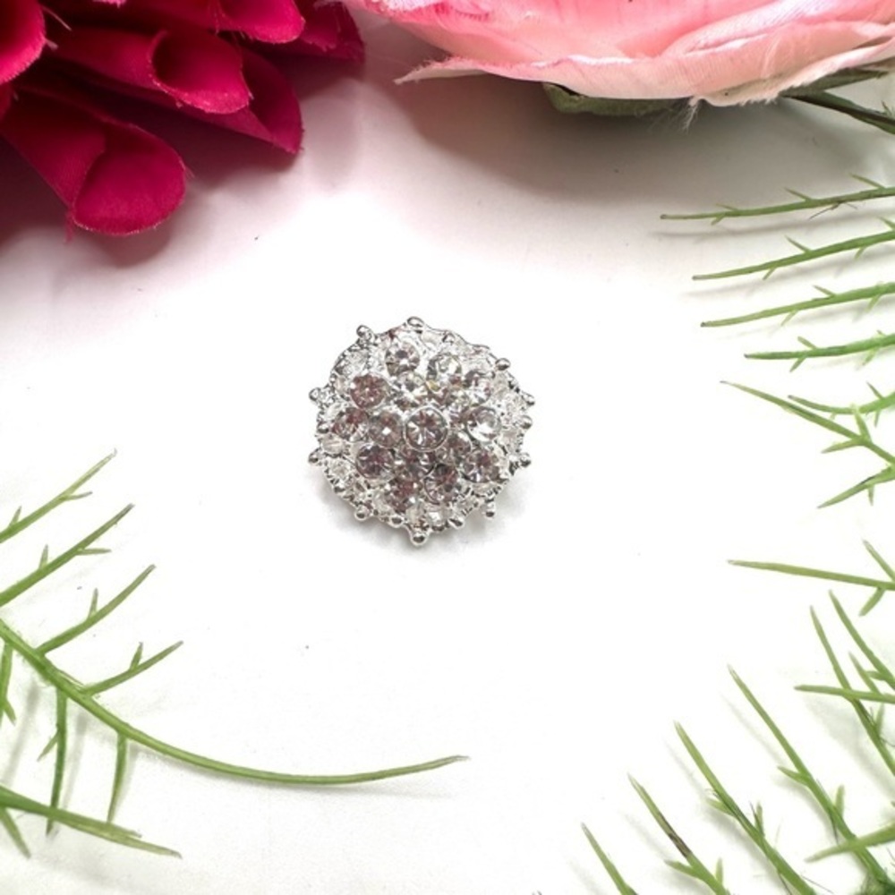 NEW⚜️Classic Crystal Cluster Embellished Brooch